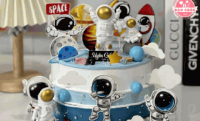 Phụ Kiện Bánh Kem Chủ Đề Phi Hành Gia: Vì Sao Lại Gây Sốt Cho Các Bé Trai?