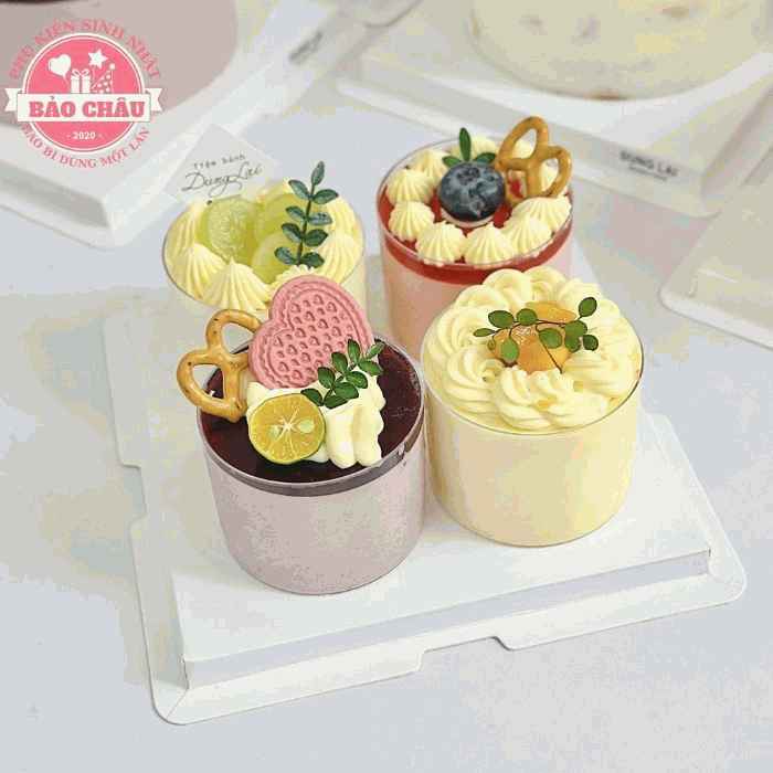 10 Hộp Nhựa Vuông Đựng Bánh Kem, Bánh Lạnh 8cm Kèm Nĩa - LV18