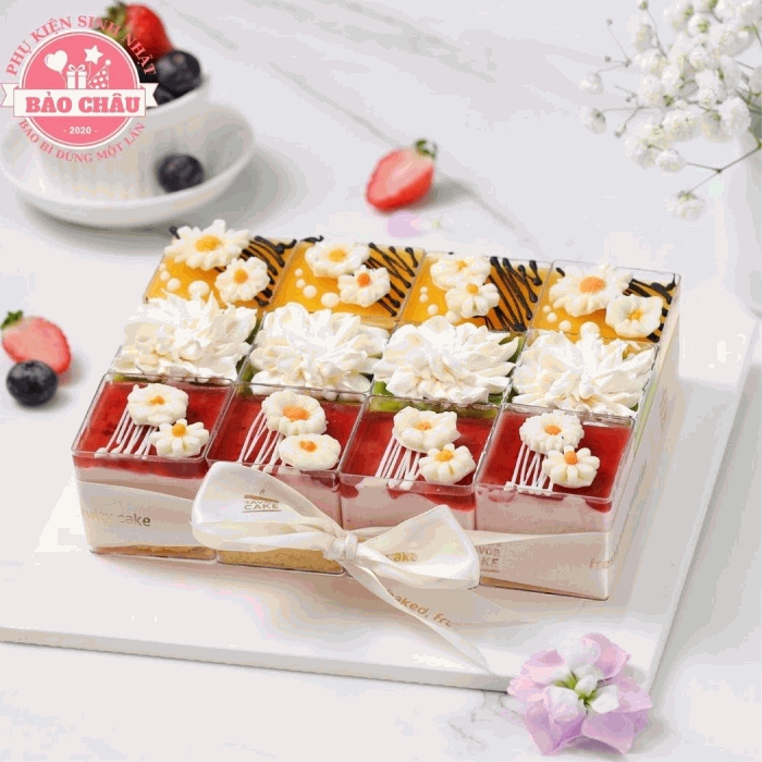 50 Ly Vuông Mica Đựng Bánh Lạnh, Bánh Mousse, Tiramisu, Panna Cotta 150ml (6055)